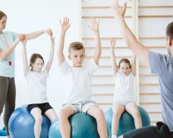 kids-training-with-balls_functional-exercise-for-kids_Olive-800x533